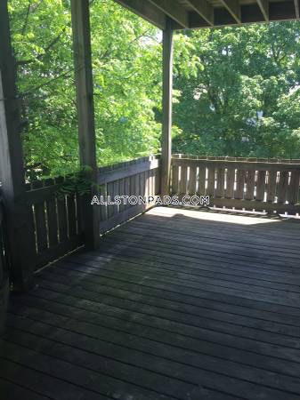 3 bed, 1 bath apartment for rent at 4 Adella Pl Unit U2, Allston — photo 6 of 12
