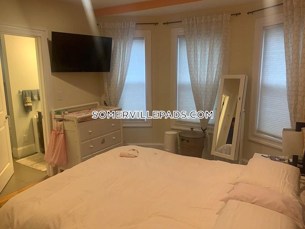 4 bed, 2.5 bath apartment for rent at 201 College Ave Unit 1, Davis Square — photo 8 of 29
