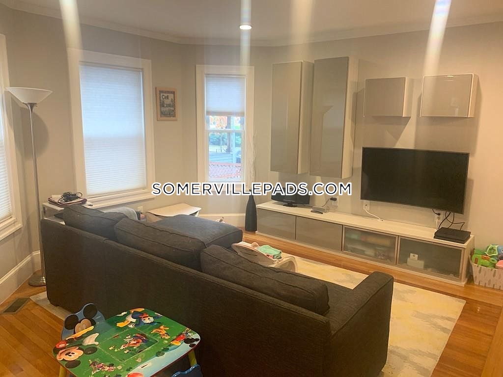 4 bed, 2.5 bath apartment for rent at 201 College Ave Unit 1, Davis Square — photo 13 of 29