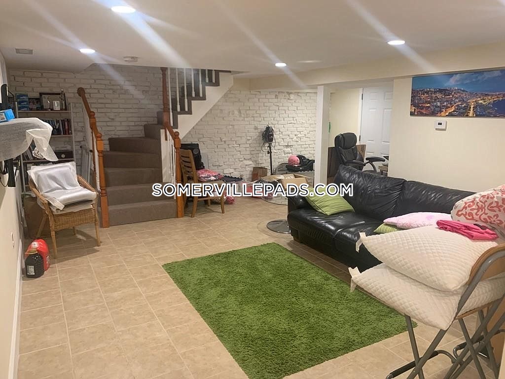 4 bed, 2.5 bath apartment for rent at 201 College Ave Unit 1, Davis Square — photo 17 of 29