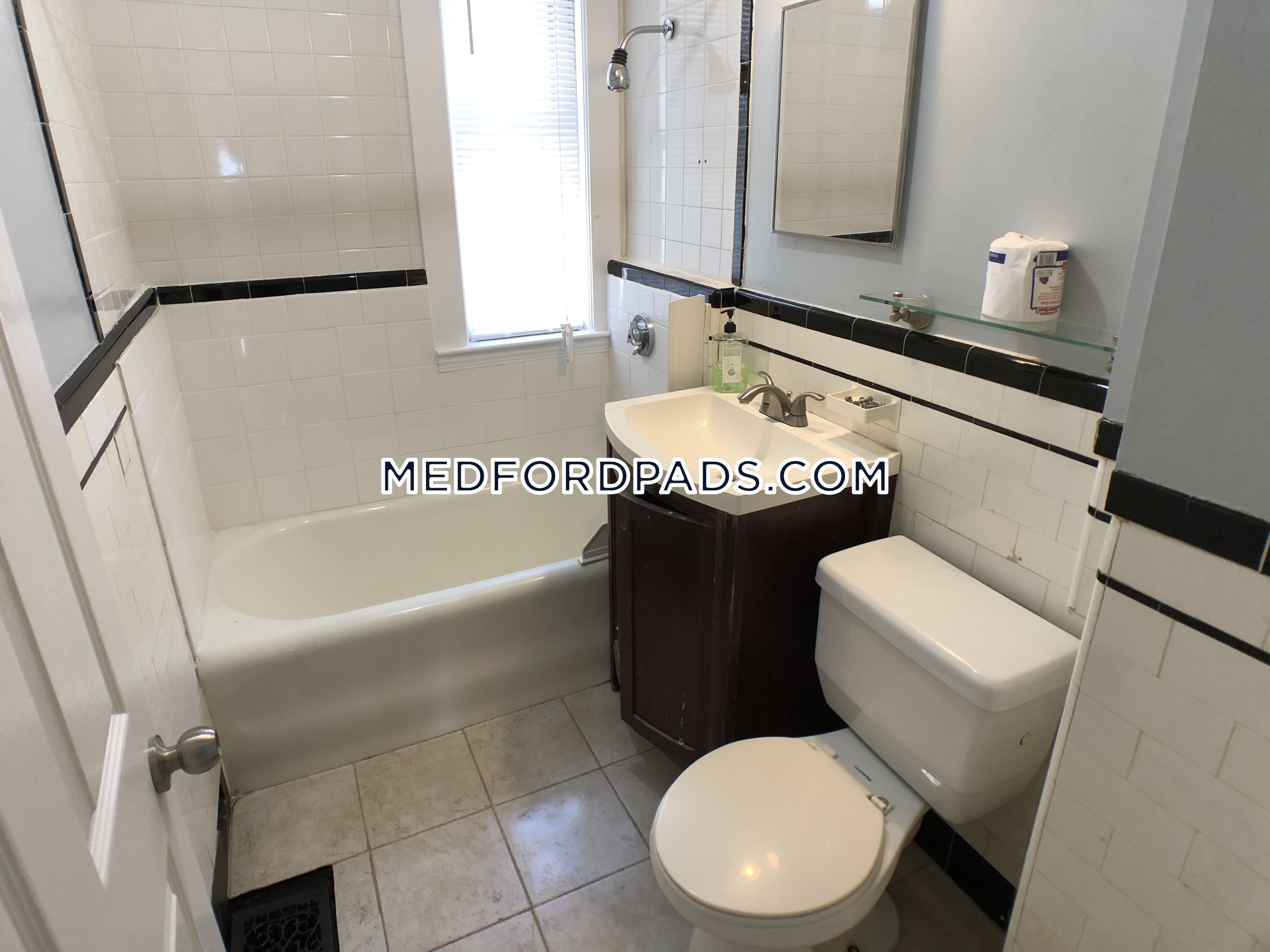 4 bed, 1 bath apartment for rent at 77 Lynman Ave Unit 2, Tufts University — photo 22 of 31