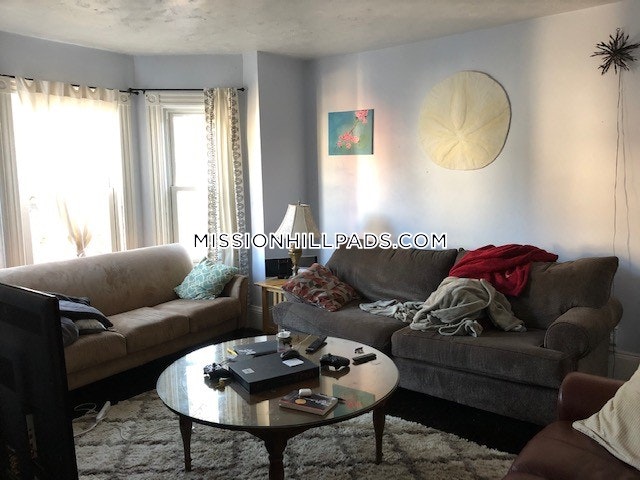 4 bed, 1 bath apartment for rent at 40 Hillside St Unit 2, Mission Hill — photo 19 of 25