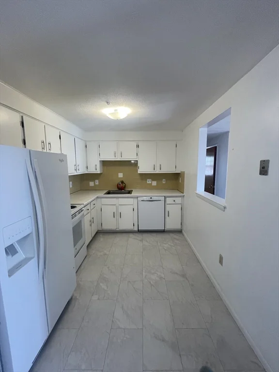 10 Williamsburg Ct, Shrewsbury