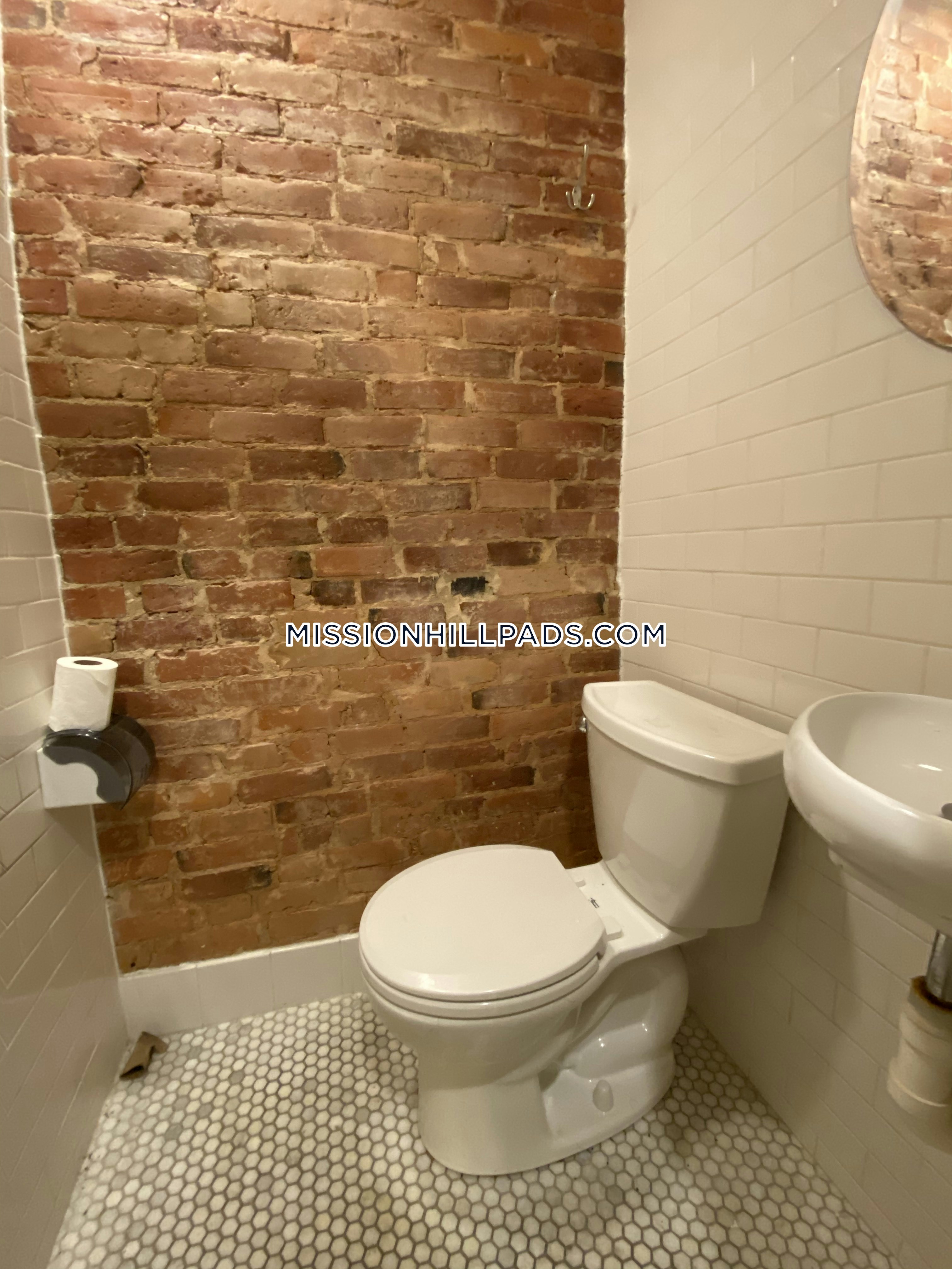 3 bed, 2 bath apartment for rent at 830 Huntington Ave Unit 1, Mission Hill — photo 18 of 23