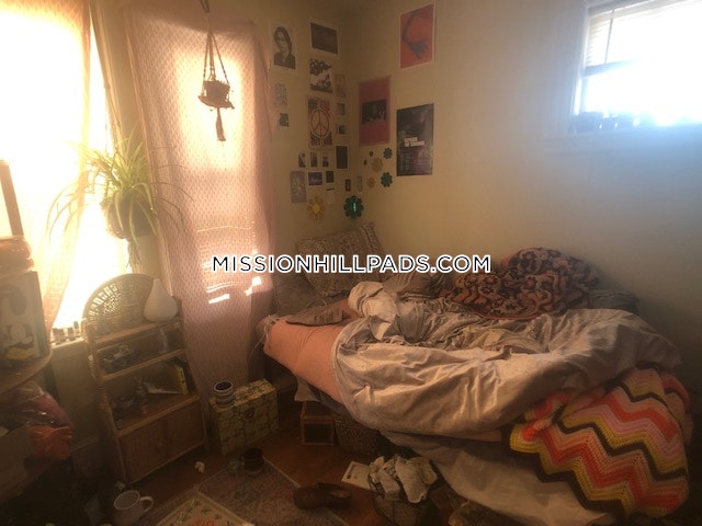 6 bed, 3 bath apartment for rent at 152-154 Parker Hill Ave Unit 1, Mission Hill — photo 15 of 38