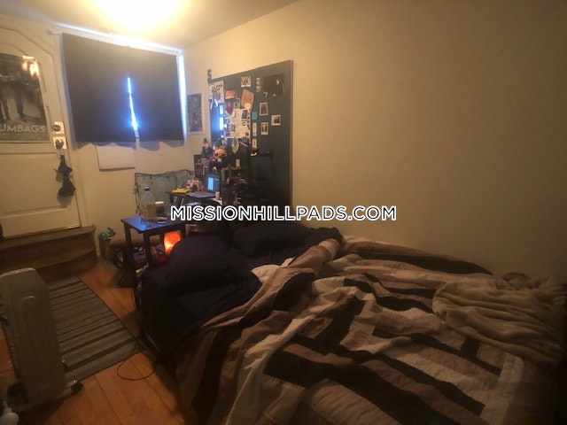 6 bed, 3 bath apartment for rent at 152-154 Parker Hill Ave Unit 1, Mission Hill — photo 16 of 38