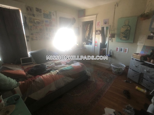 6 bed, 3 bath apartment for rent at 152-154 Parker Hill Ave Unit 1, Mission Hill — photo 18 of 38