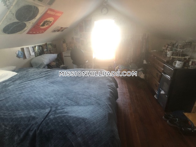 6 bed, 3 bath apartment for rent at 152-154 Parker Hill Ave Unit 1, Mission Hill — photo 19 of 38
