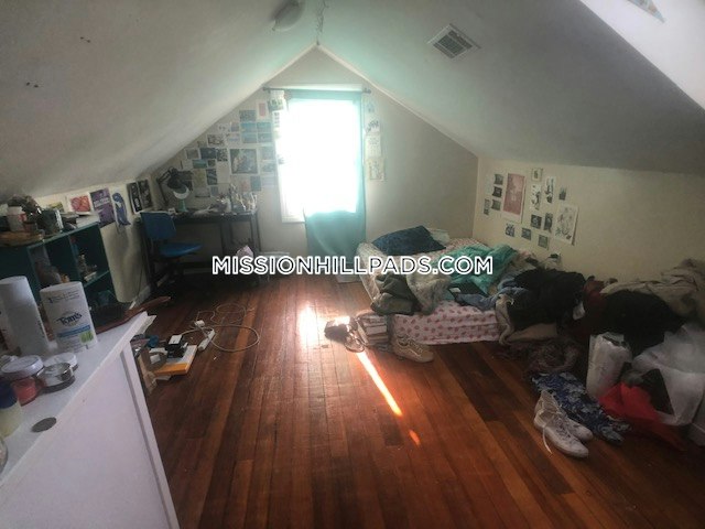 6 bed, 3 bath apartment for rent at 152-154 Parker Hill Ave Unit 1, Mission Hill — photo 20 of 38