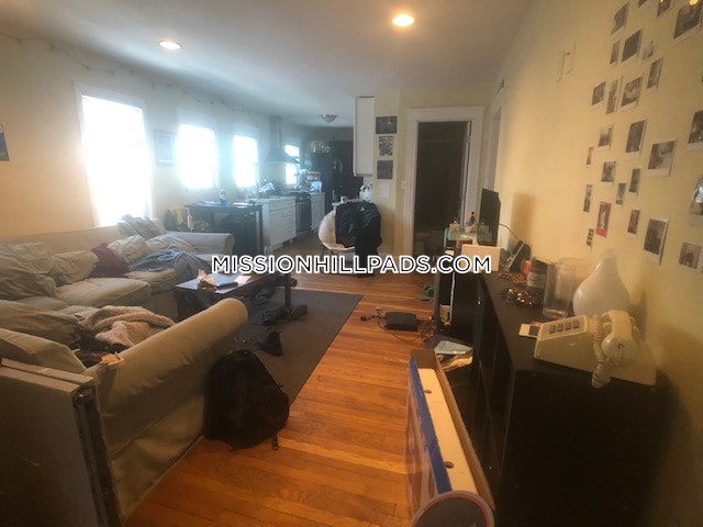6 bed, 3 bath apartment for rent at 152-154 Parker Hill Ave Unit 1, Mission Hill — photo 21 of 38
