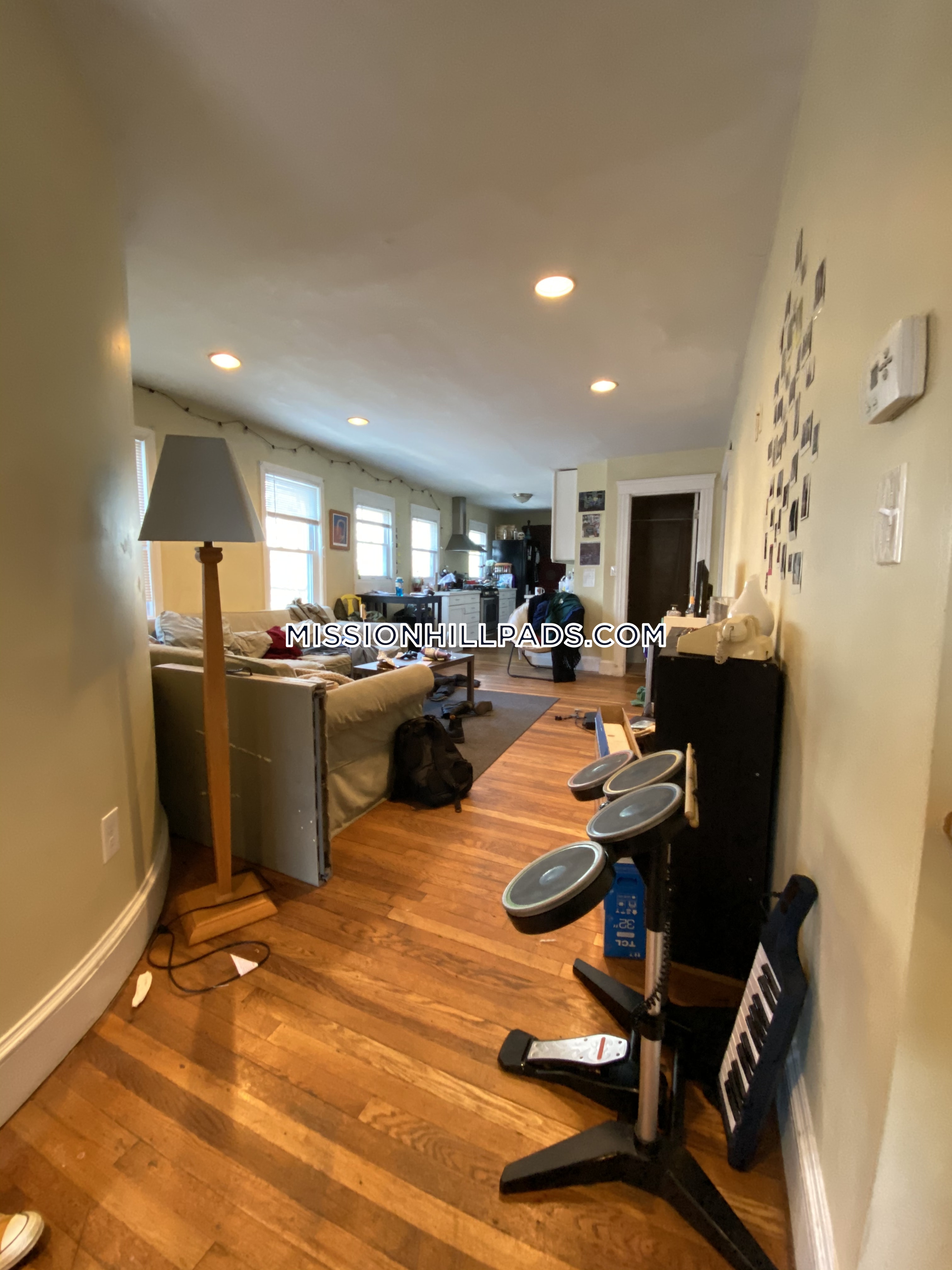 6 bed, 3 bath apartment for rent at 152-154 Parker Hill Ave Unit 1, Mission Hill — photo 5 of 38