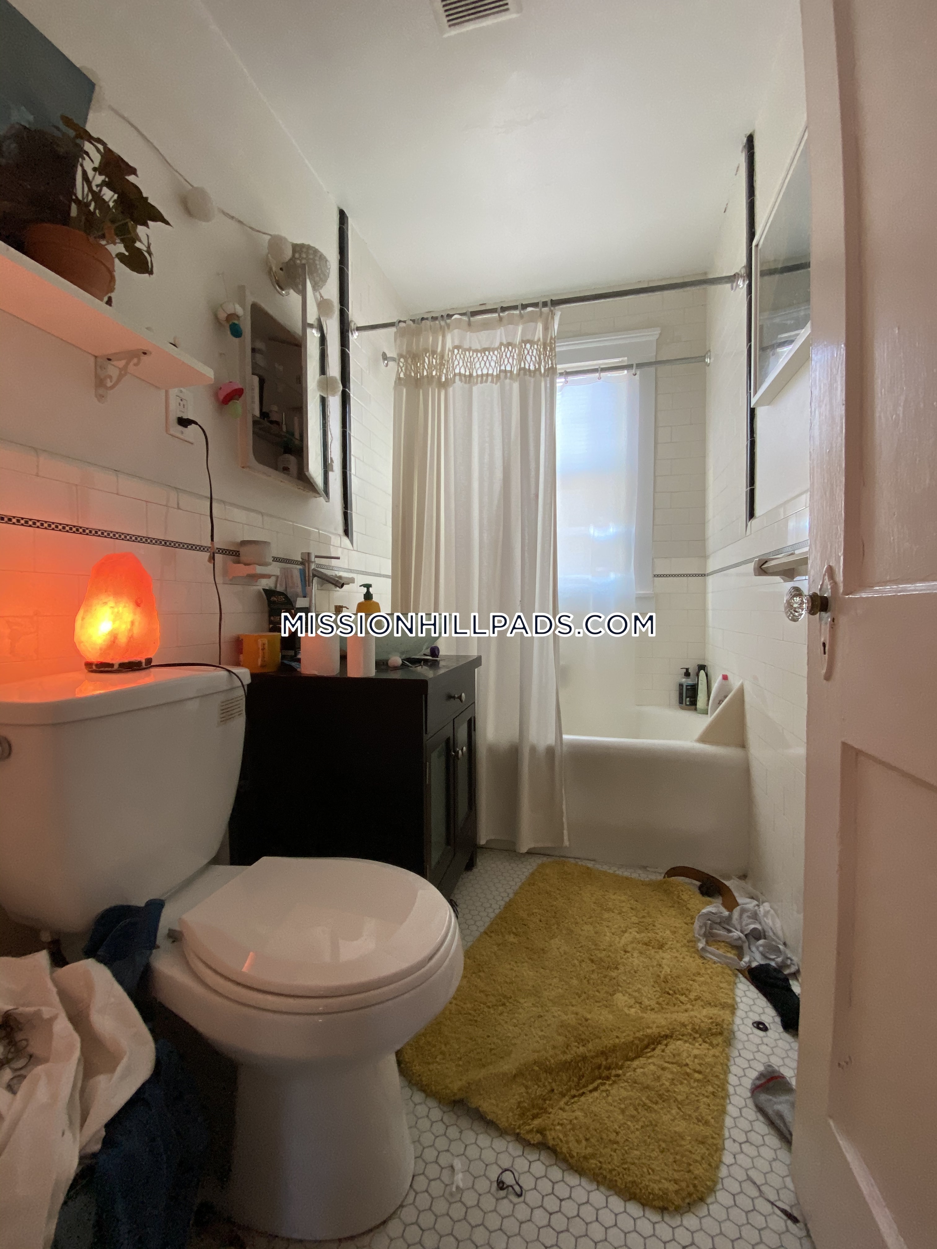 6 bed, 3 bath apartment for rent at 152-154 Parker Hill Ave Unit 1, Mission Hill — photo 32 of 38