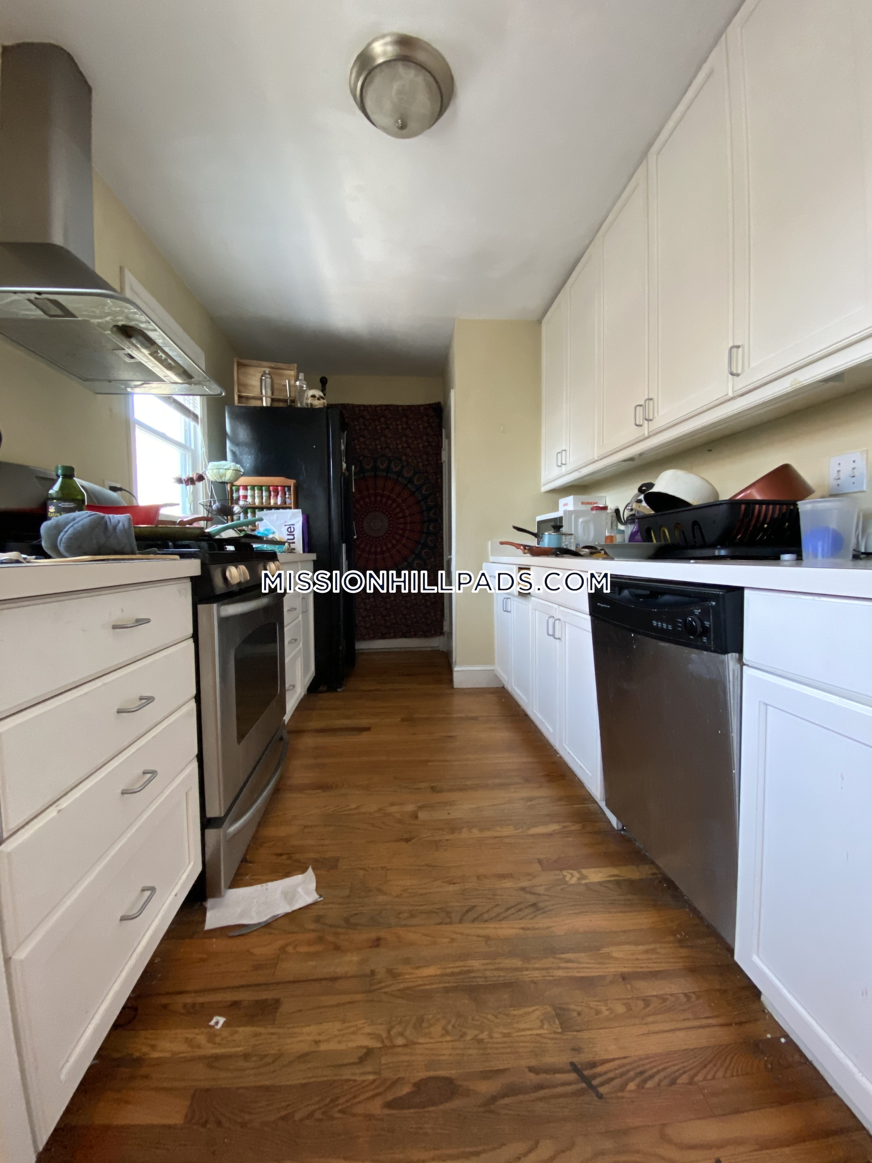 6 bed, 3 bath apartment for rent at 152-154 Parker Hill Ave Unit 1, Mission Hill — photo 3 of 38