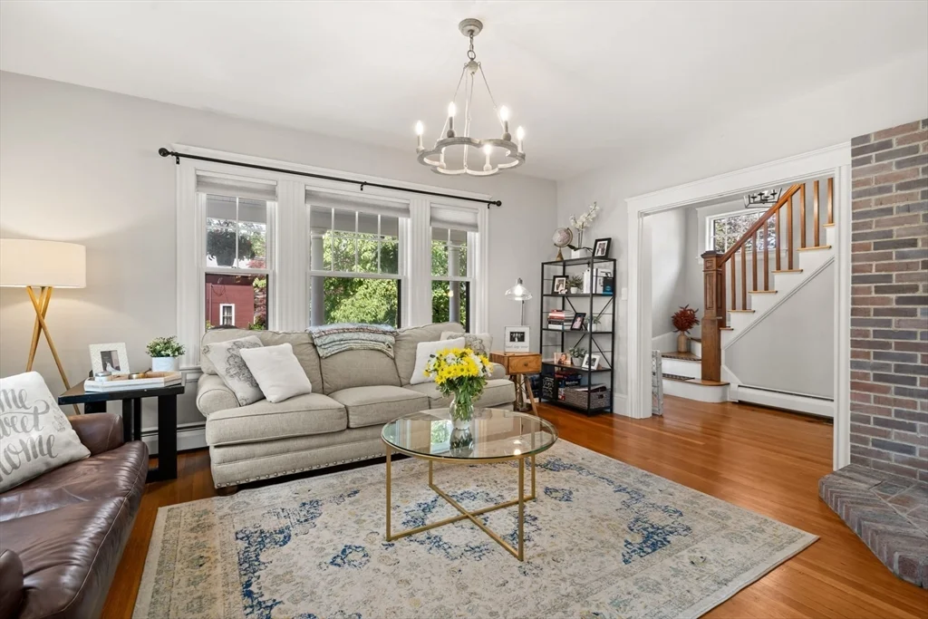 196 Waverley Rd, North Andover