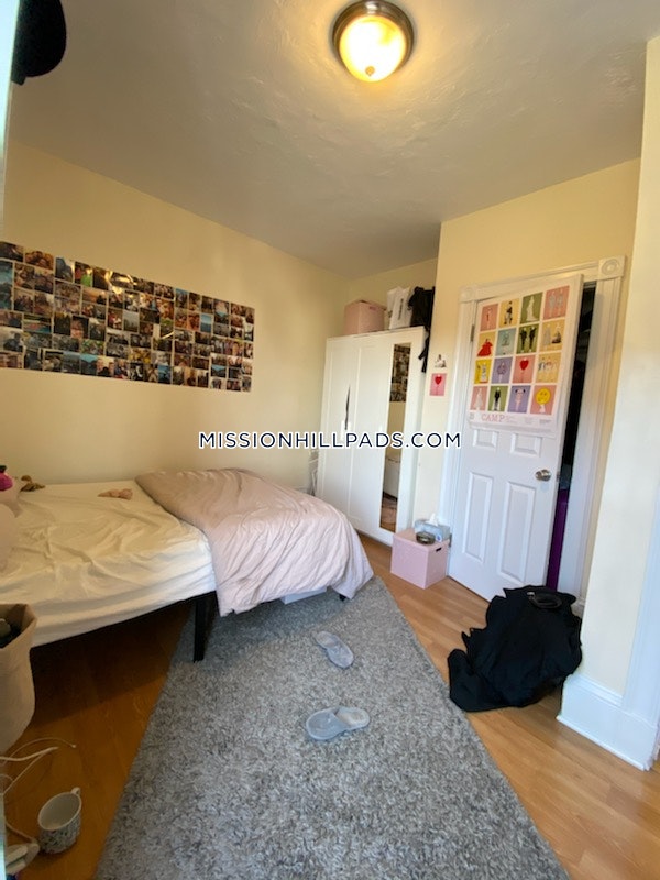 4 bed, 1 bath apartment for rent at 41 Parker Hill Ave Unit 3, Mission Hill — photo 5 of 11