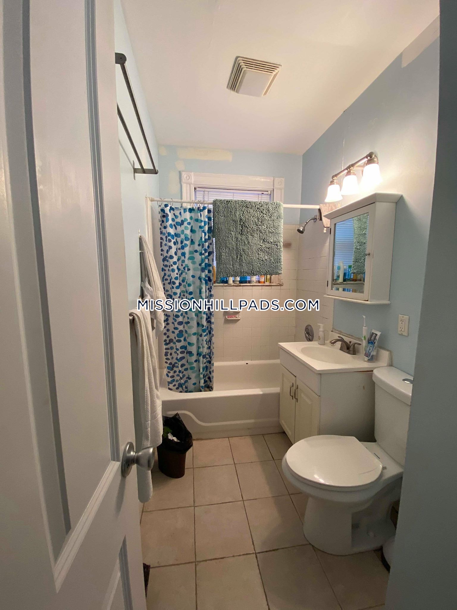 4 bed, 1 bath apartment for rent at 41 Parker Hill Ave Unit 3, Mission Hill — photo 9 of 11