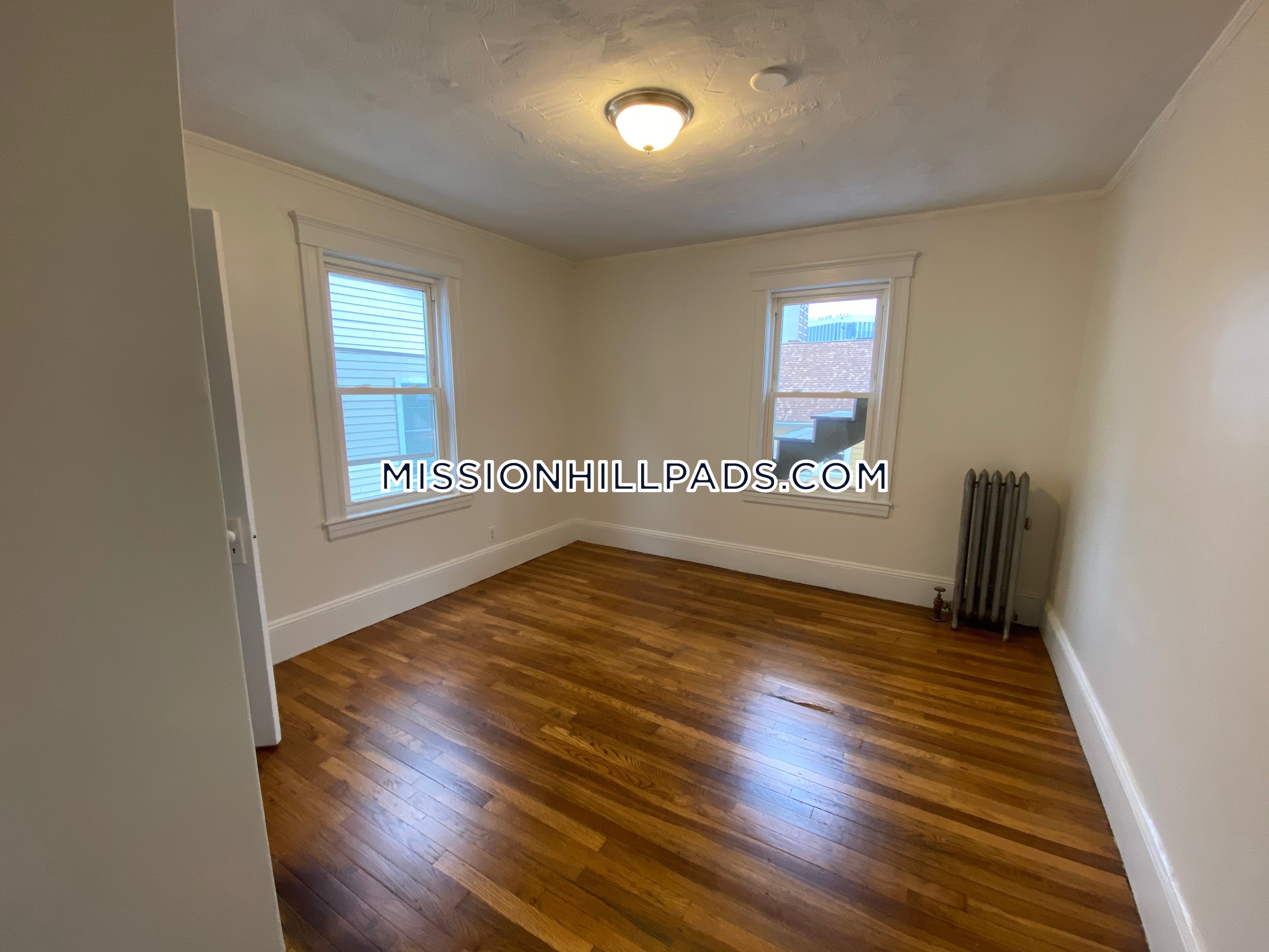 5 bed, 3 bath apartment for rent at 183 Hillside St Unit 1, Mission Hill — photo 1 of 14