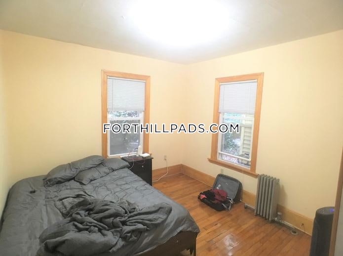 2.5 bed, 1 bath apartment for rent at 137 Marcella St Unit 3, Roxbury — photo 2 of 9