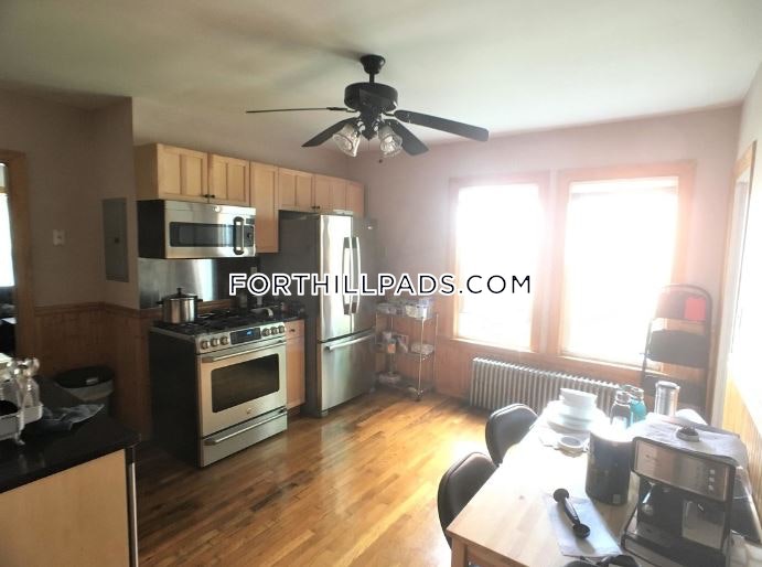 2.5 bed, 1 bath apartment for rent at 137 Marcella St Unit 3, Roxbury — photo 7 of 9