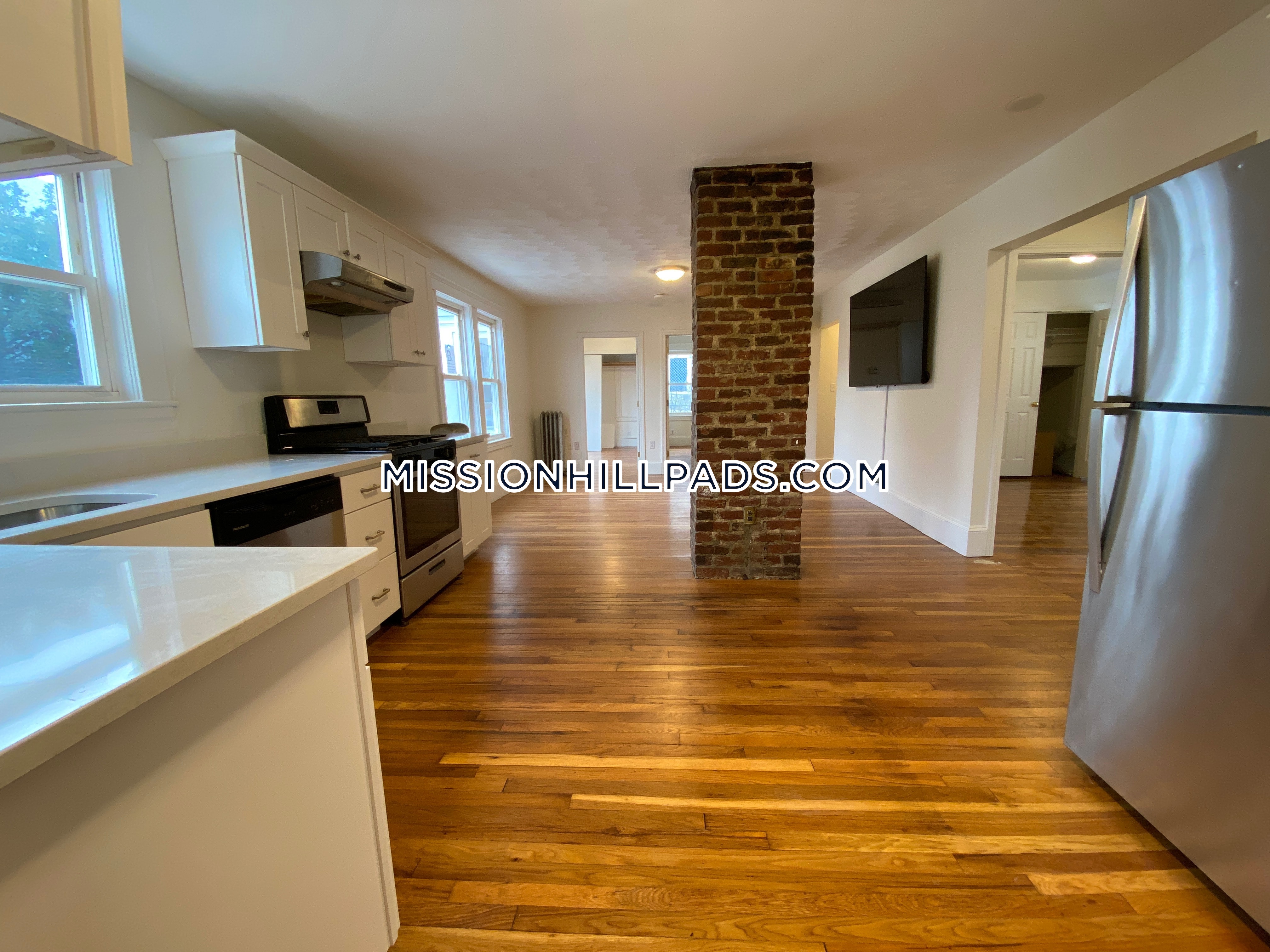 5 bed, 3 bath apartment for rent at 183 Hillside St Unit 1, Mission Hill — photo 10 of 14