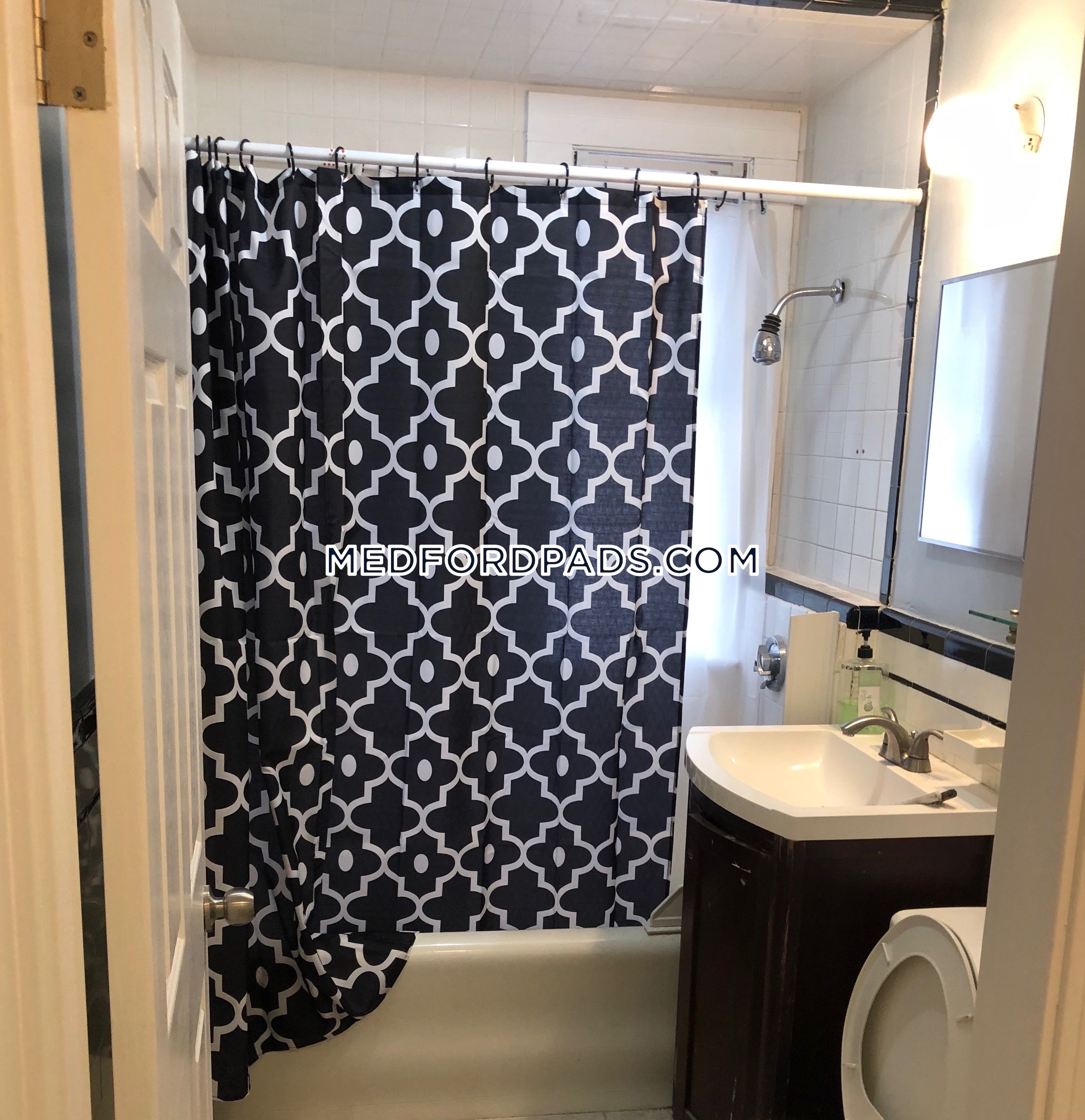 4 bed, 1 bath apartment for rent at 77 Lynman Ave Unit 2, Tufts University — photo 19 of 31
