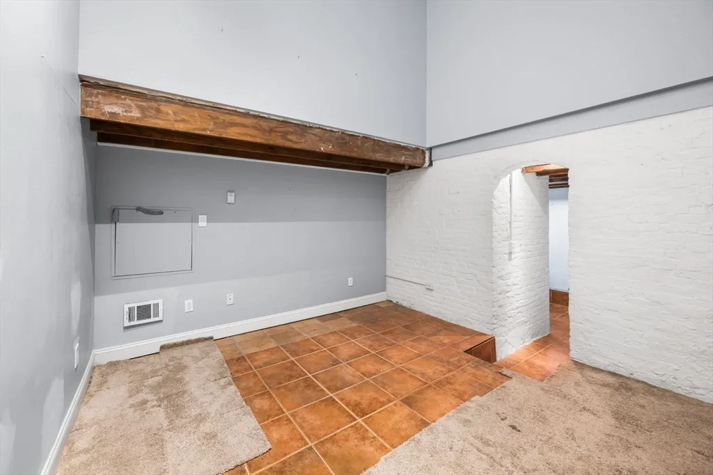 330 1/2 E St, South Boston