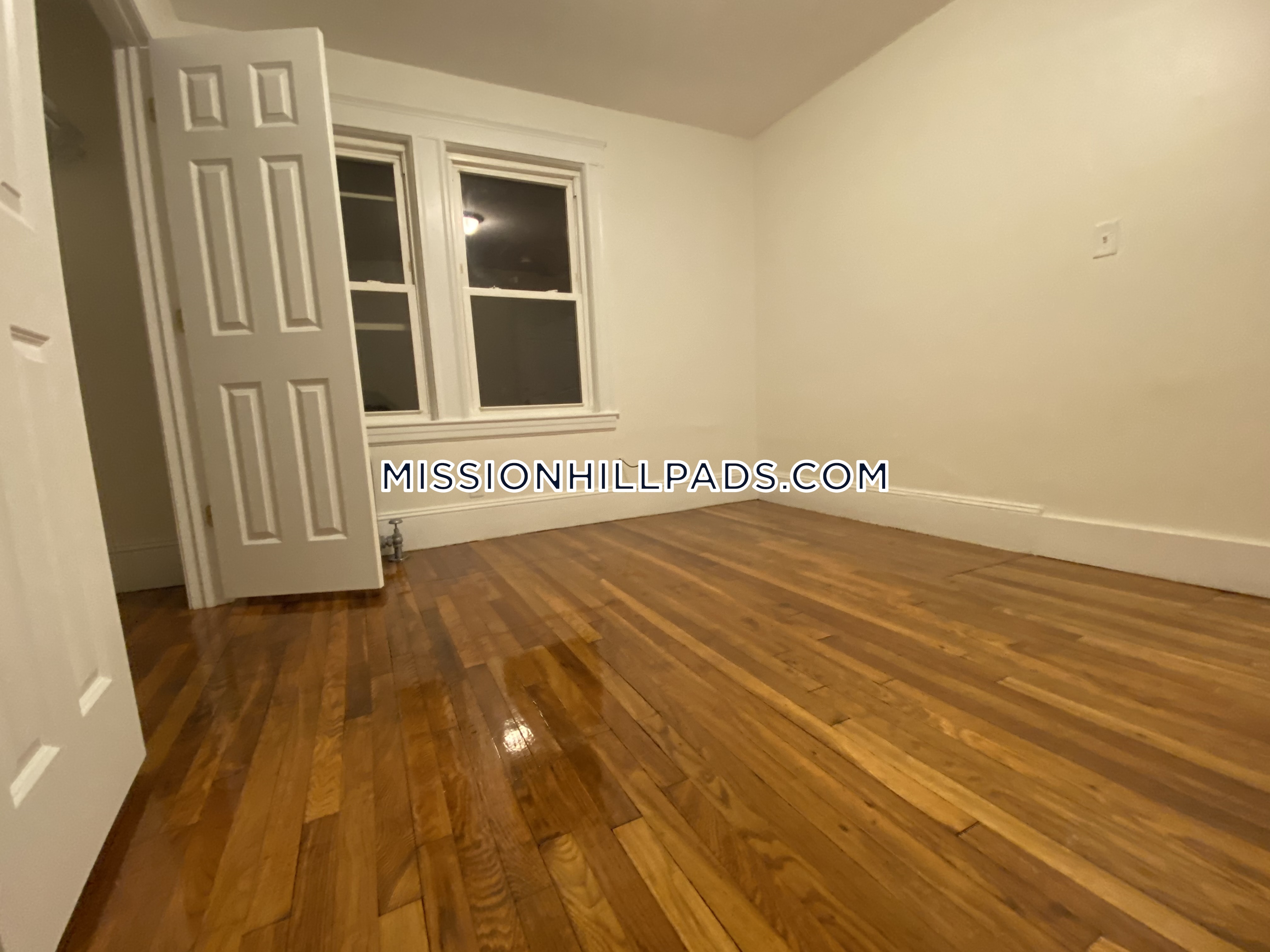 5 bed, 3 bath apartment for rent at 183 Hillside St Unit 1, Mission Hill — photo 12 of 14