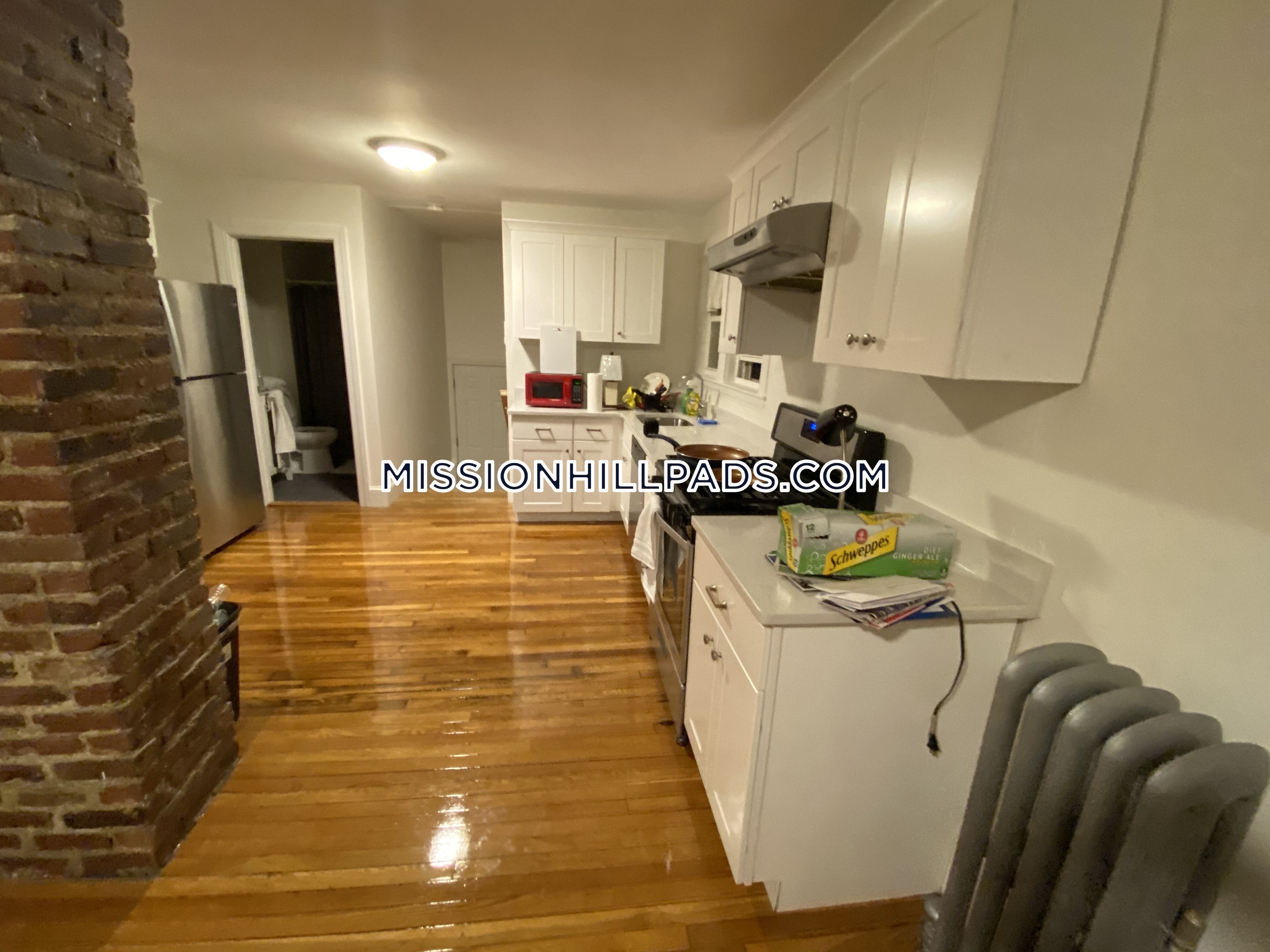 5 bed, 3 bath apartment for rent at 183 Hillside St Unit 1, Mission Hill — photo 13 of 14