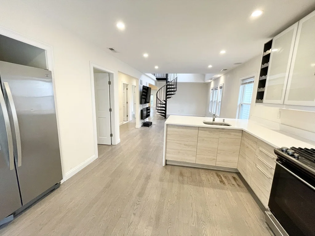 21 Iroquois, Mission Hill