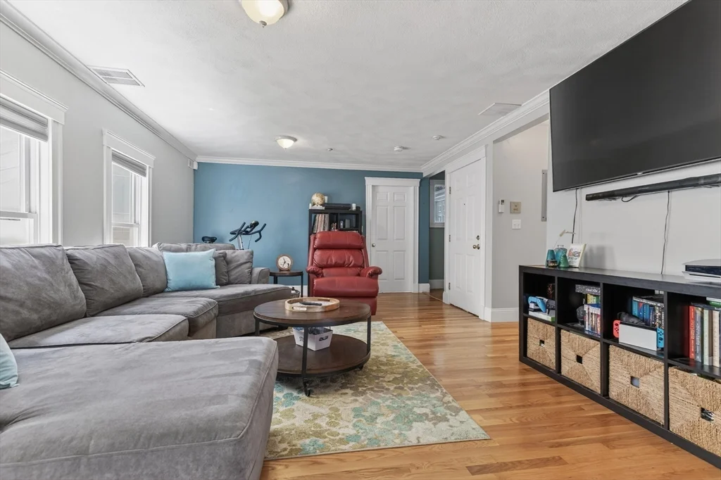 17-B Bonair St, East Somerville