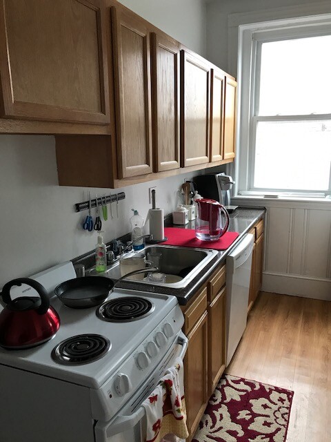 1 bed, 1 bath apartment for rent at 1589 Beacon St Unit 13., Washington Square — photo 2 of 3