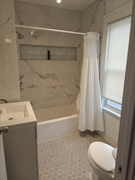 452 Osborn St, Fall River