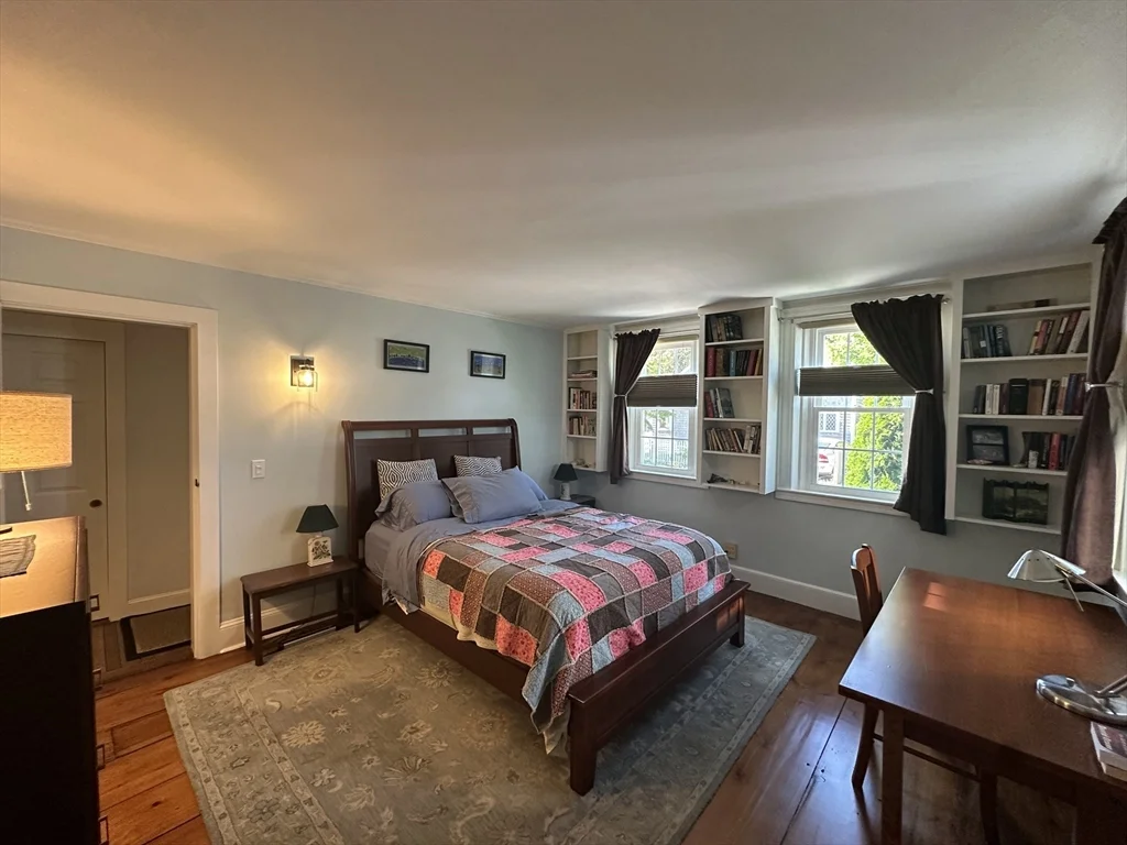 12 Pearl St, Mattapoisett