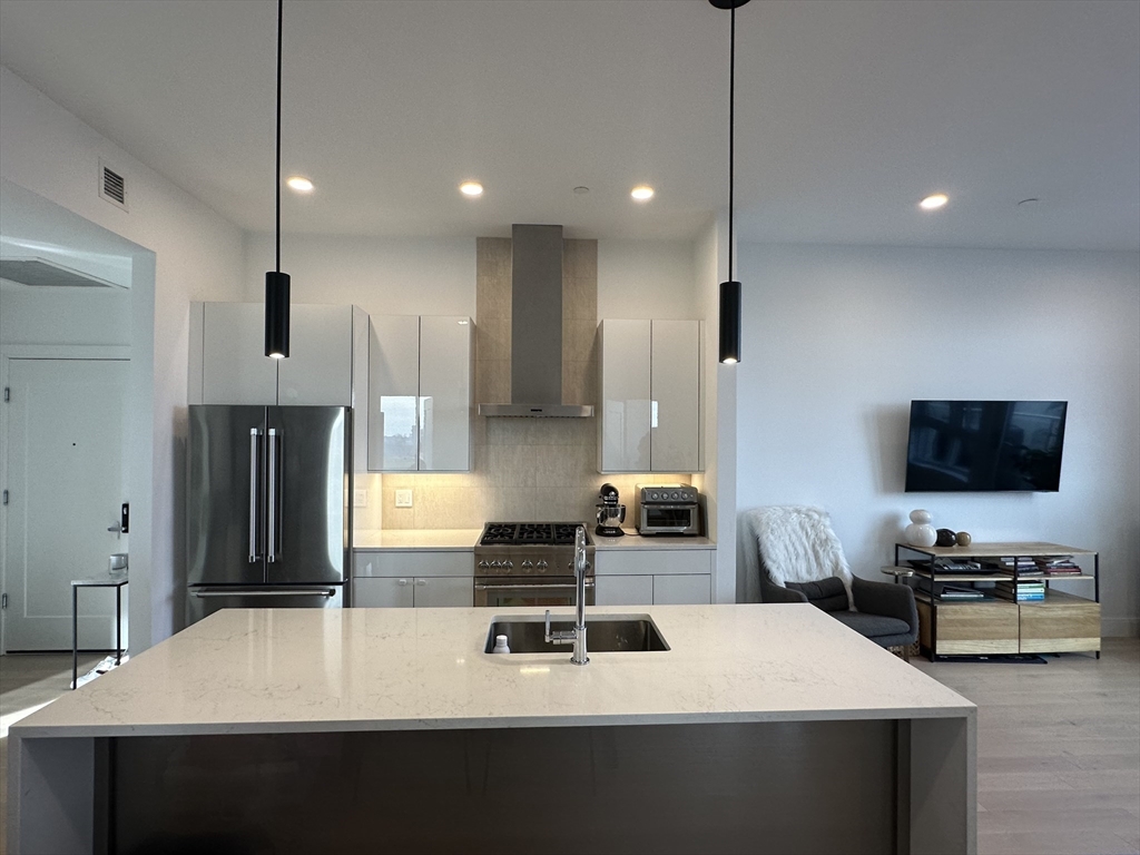 20 West Fifth St, South Boston