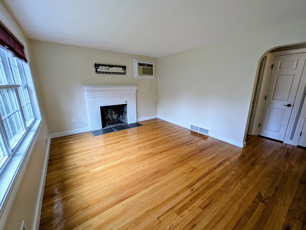 1 Conlyn Ave, Franklin