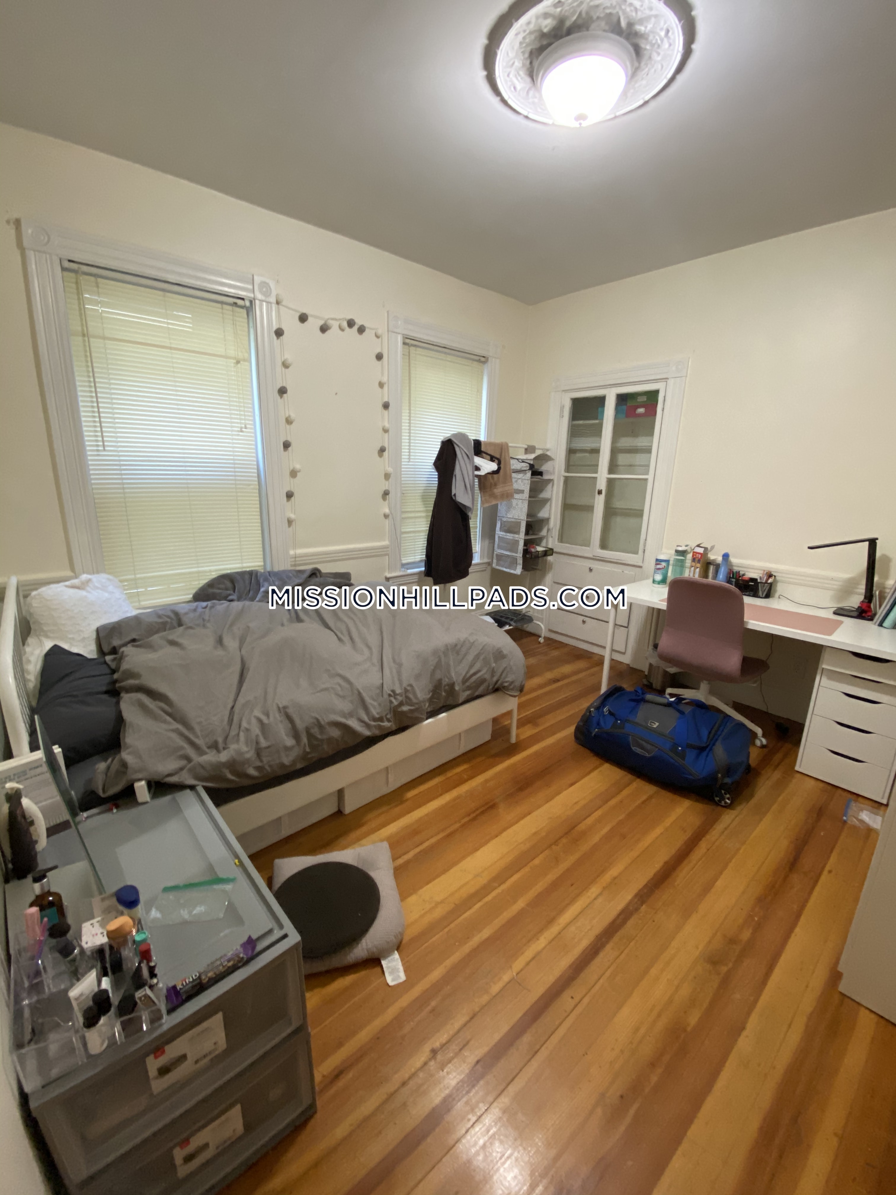 3 bed, 1 bath apartment for rent at 10 Bucknam St Unit 3, Mission Hill — photo 3 of 5