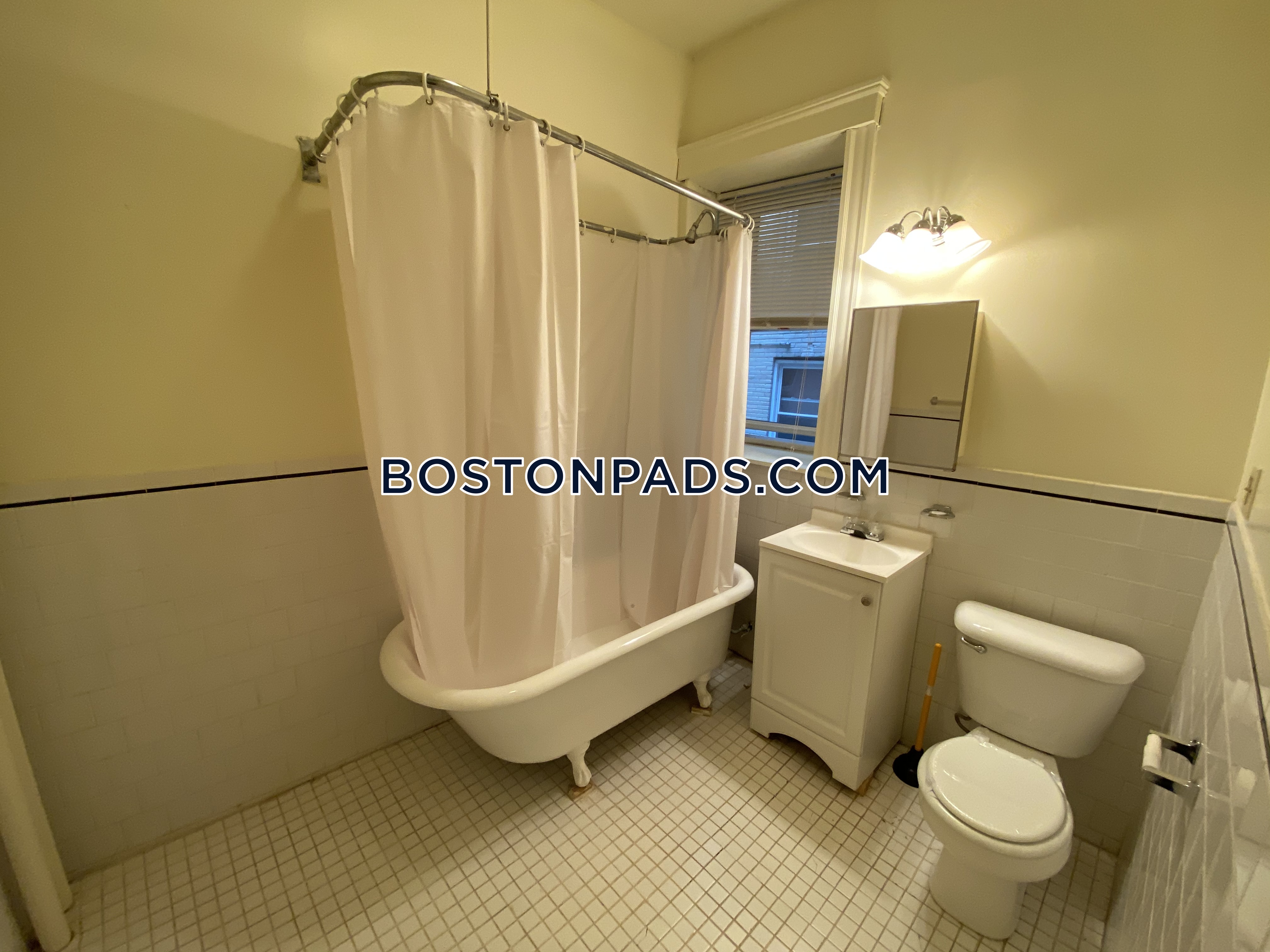 Studio bed, 1 bath apartment for rent at 16 Queensberry St Unit 5F, Fenway — photo 4 of 11