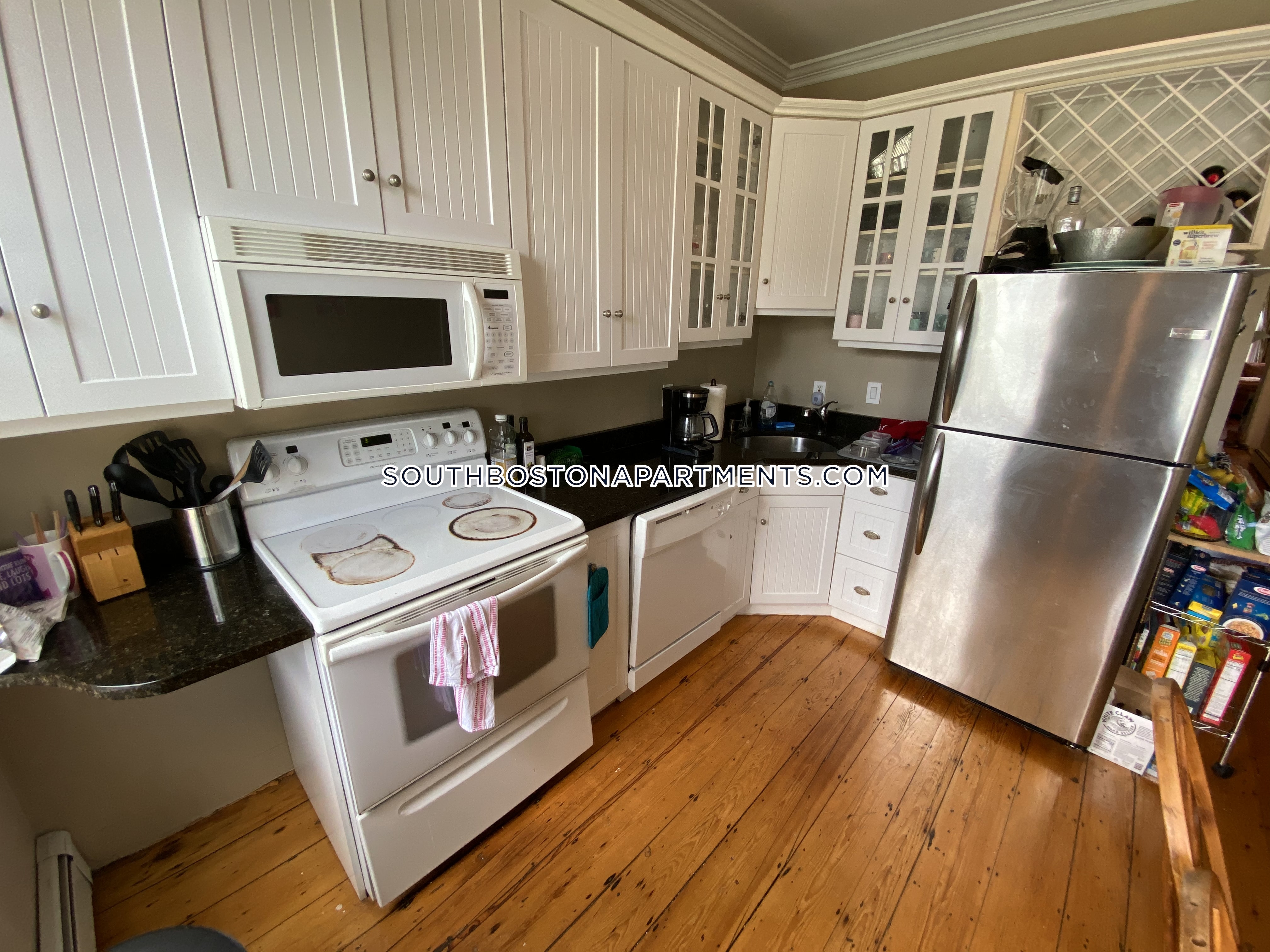 4 bed, 1.5 bath apartment for rent at 595 4th St Unit 2, South Boston — photo 1 of 42
