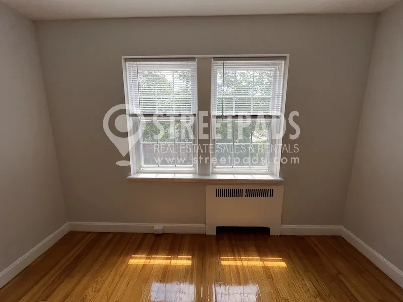 1163 Beacon St, Longwood