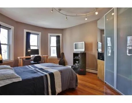 46 Middle St, South Boston