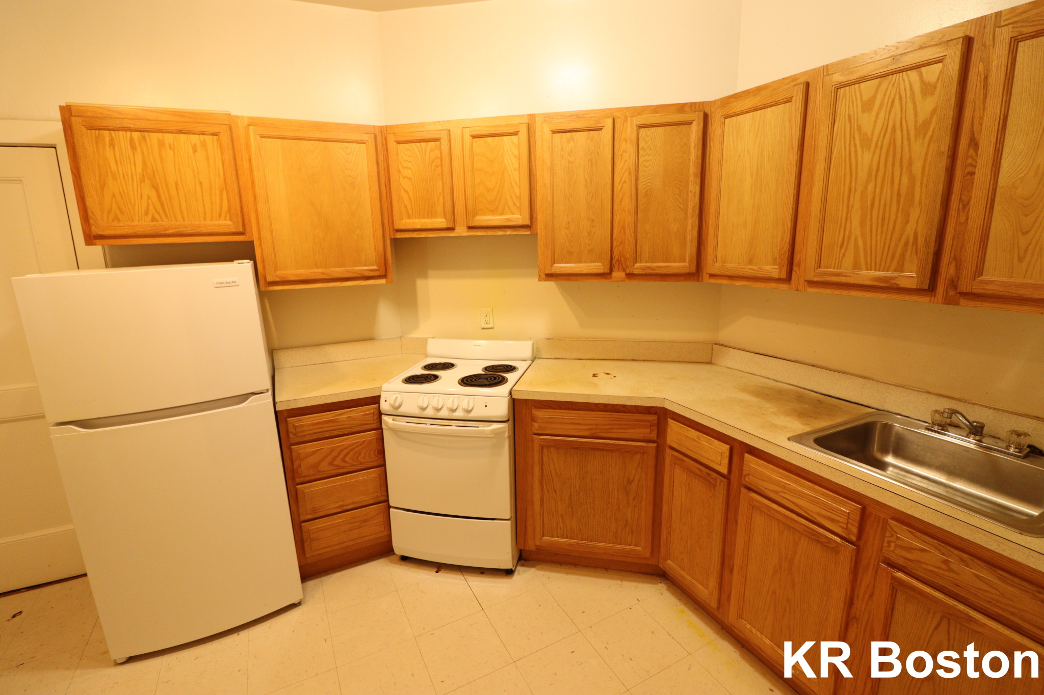 2 split bed, 1 bath apartment for rent at 1595 Beacon St Unit 04, Washington Square — photo 1 of 3