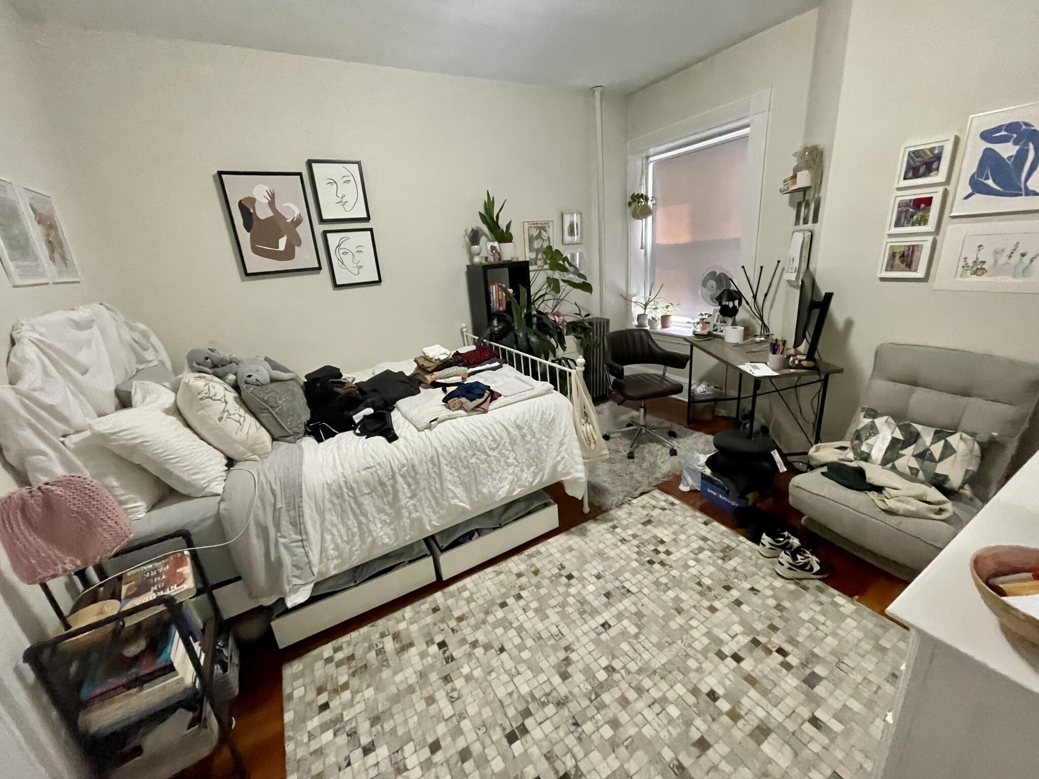 2 split bed, 1 bath apartment for rent at 1595 Beacon St Unit 04, Washington Square — photo 2 of 3