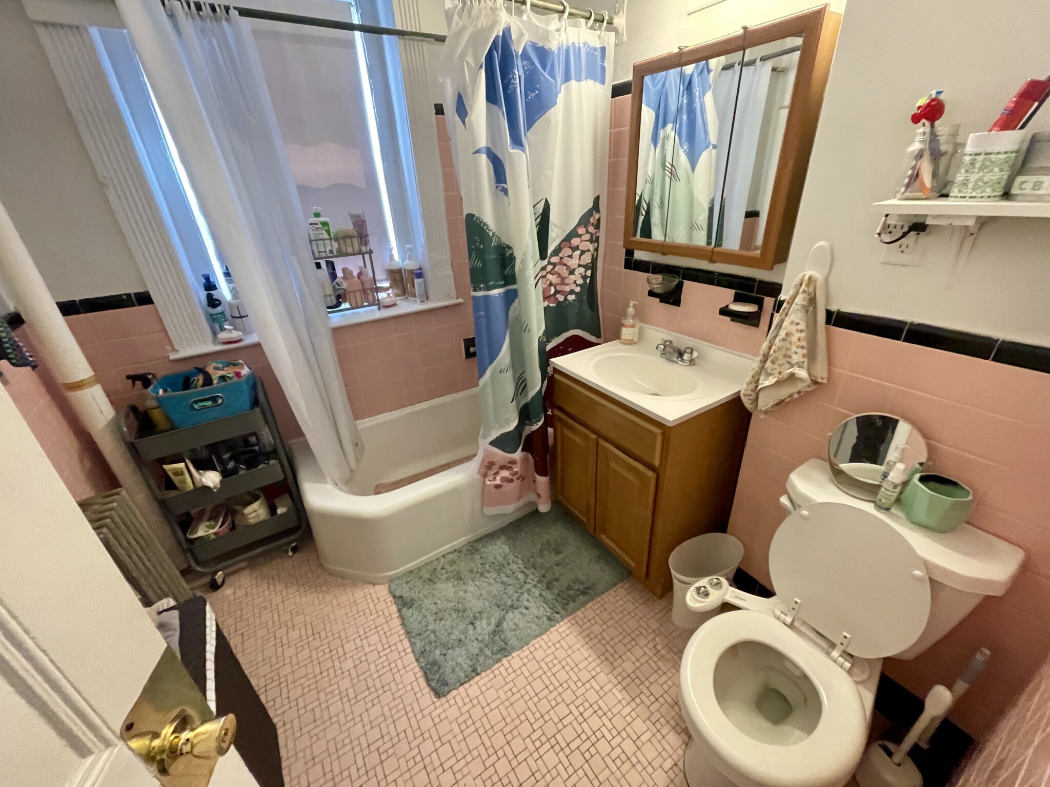 2 split bed, 1 bath apartment for rent at 1595 Beacon St Unit 04, Washington Square — photo 3 of 3