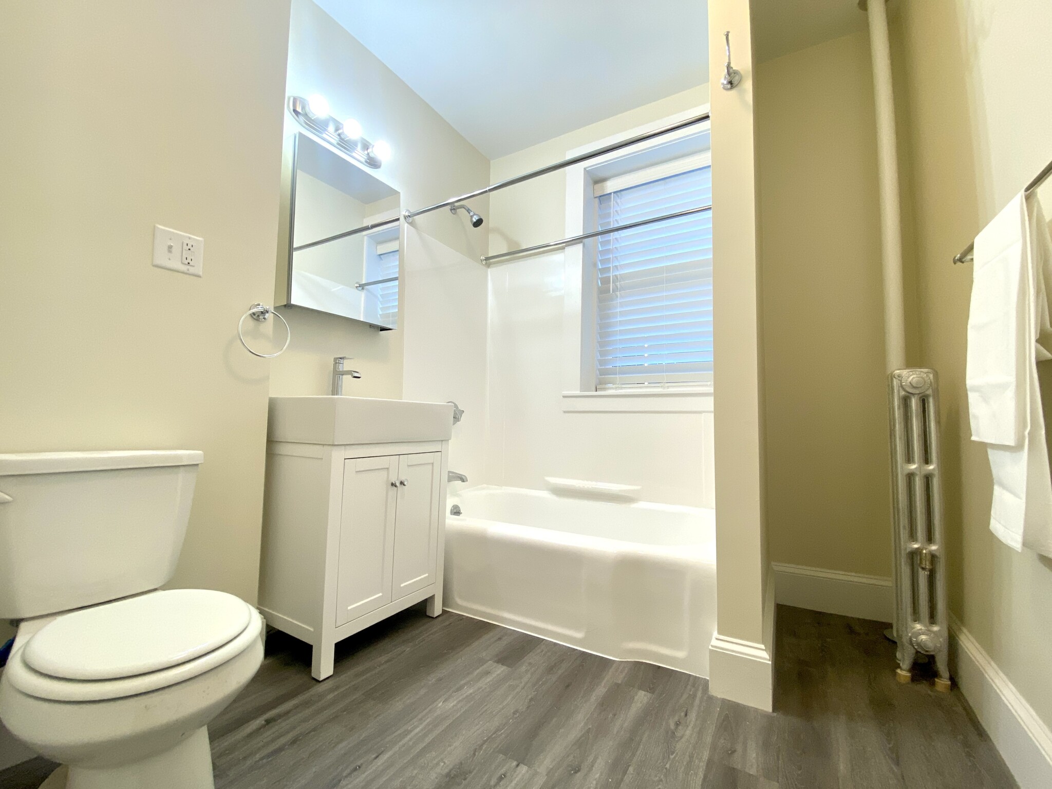 2 bed, 1 bath apartment for rent at 1595 Beacon St Unit 3, Coolidge Corner — photo 3 of 3
