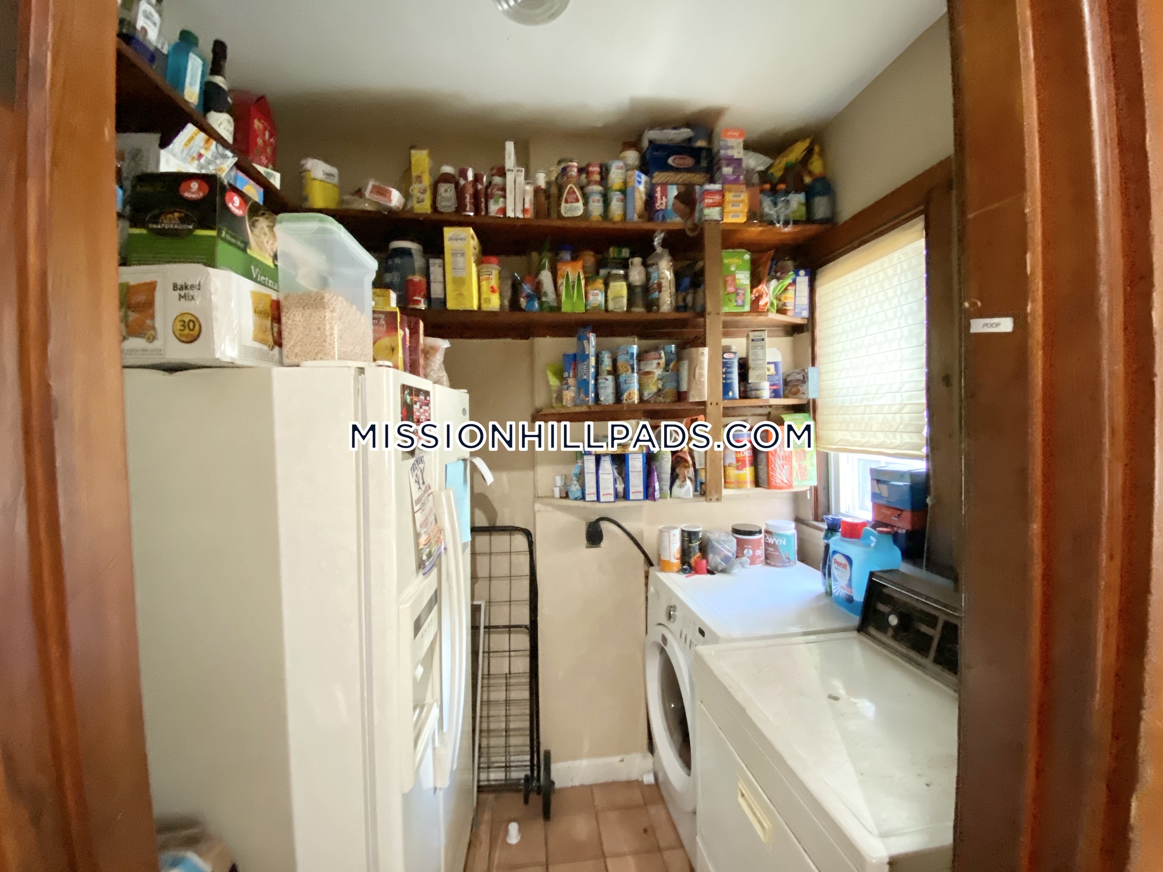 4 bed, 1 bath apartment for rent at 67 Hillside St Unit 2, Mission Hill — photo 5 of 28