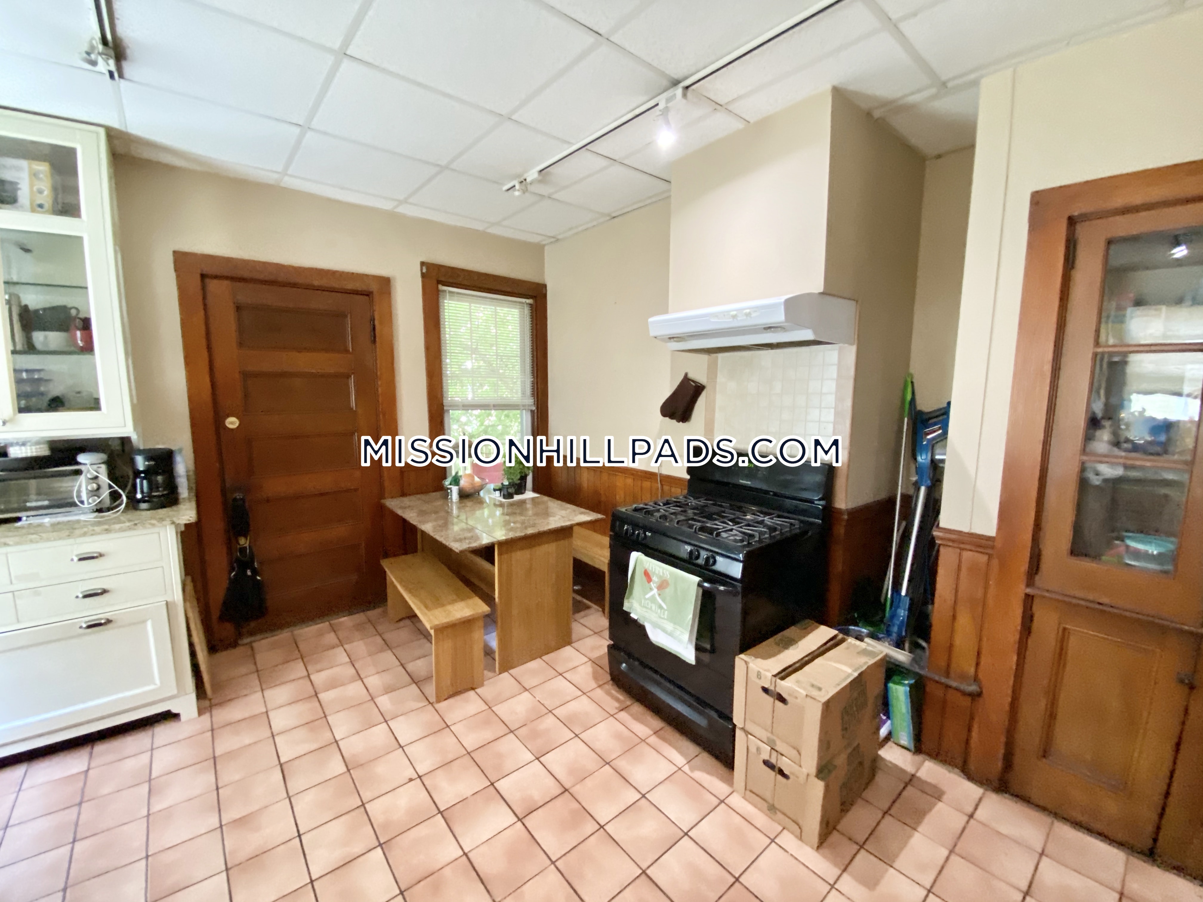 4 bed, 1 bath apartment for rent at 67 Hillside St Unit 2, Mission Hill — photo 12 of 28