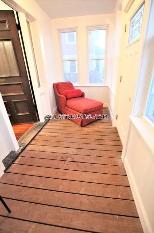 8+ bed, 4+ bath apartment for rent at 18 Holton St Unit U1, Allston — photo 11 of 16