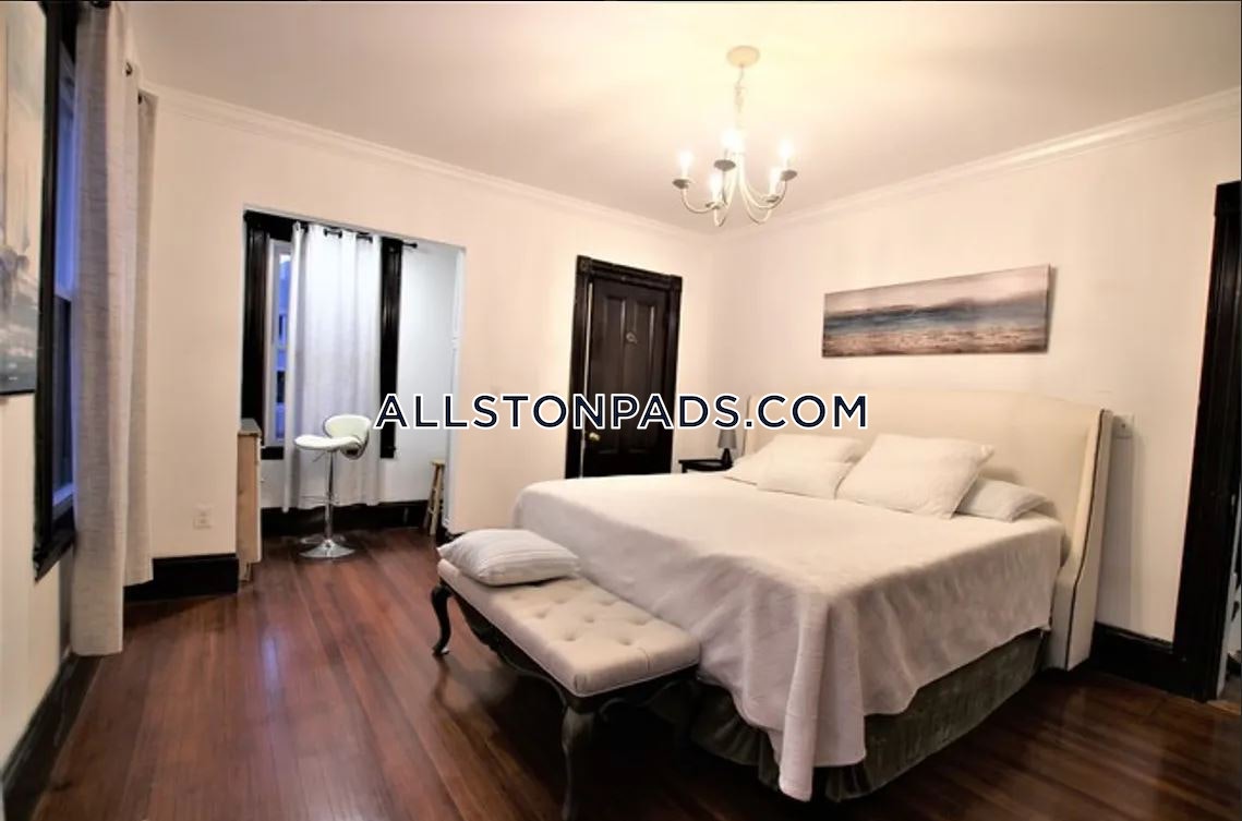 8+ bed, 4+ bath apartment for rent at 18 Holton St Unit U1, Allston — photo 7 of 16