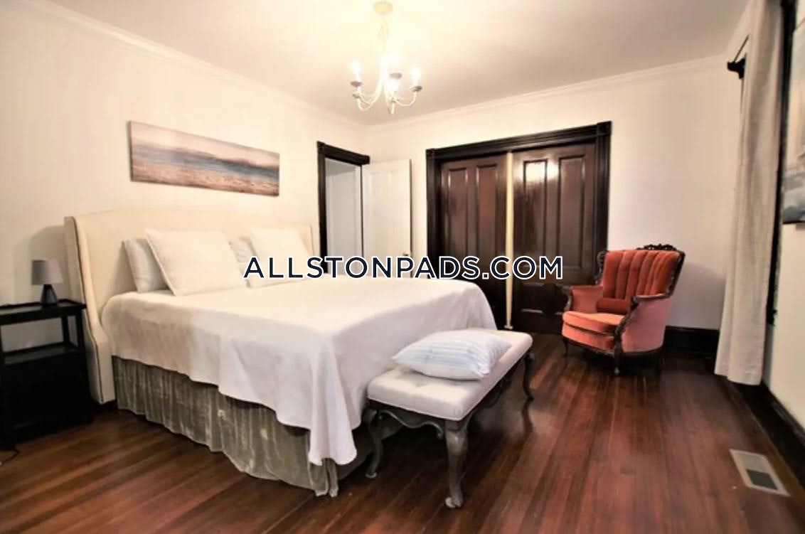 8+ bed, 4+ bath apartment for rent at 18 Holton St Unit U1, Allston — photo 8 of 16