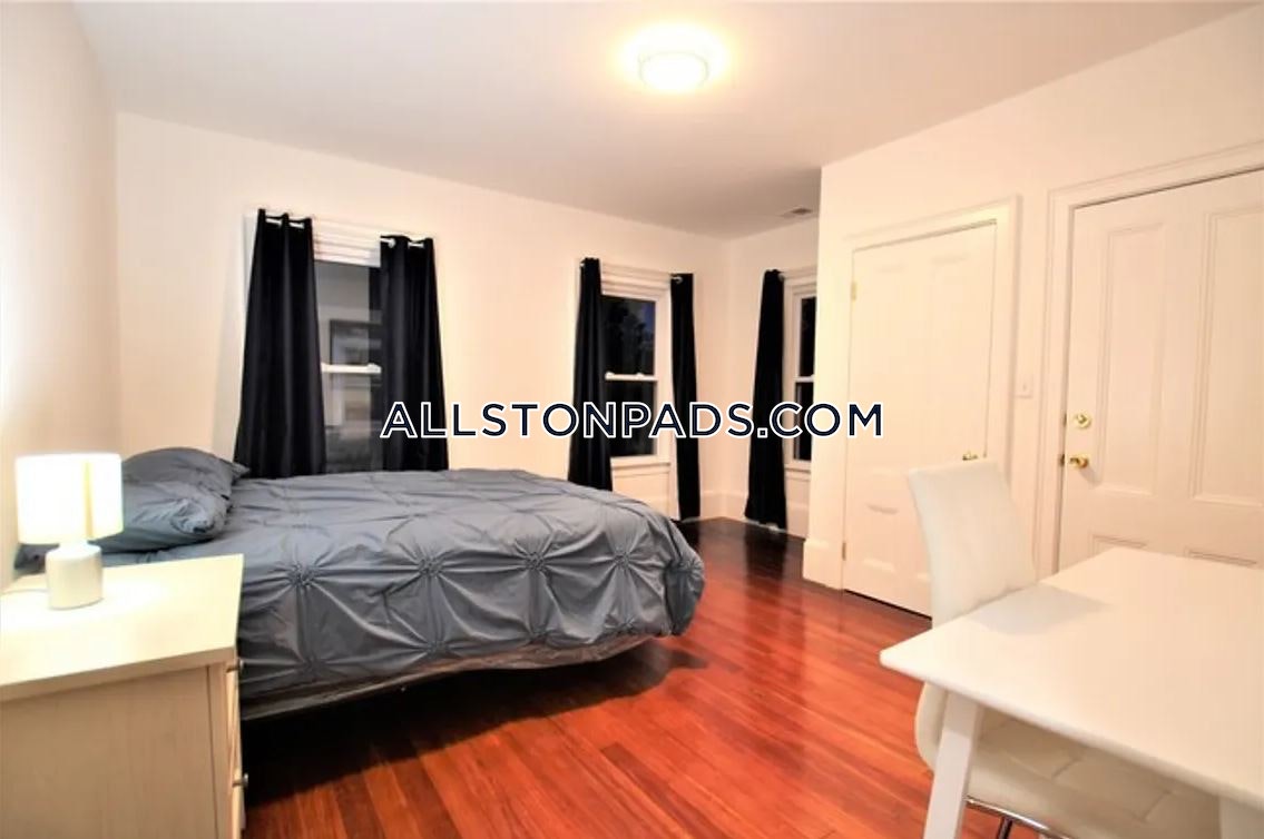 8+ bed, 4+ bath apartment for rent at 18 Holton St Unit U1, Allston — photo 10 of 16